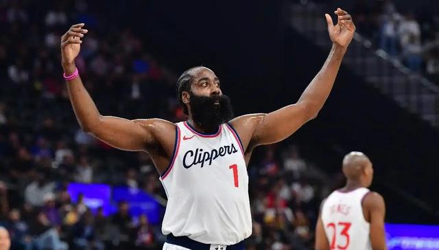 爱游戏tv-快船队逆转战胜黄蜂，实现惊险胜利