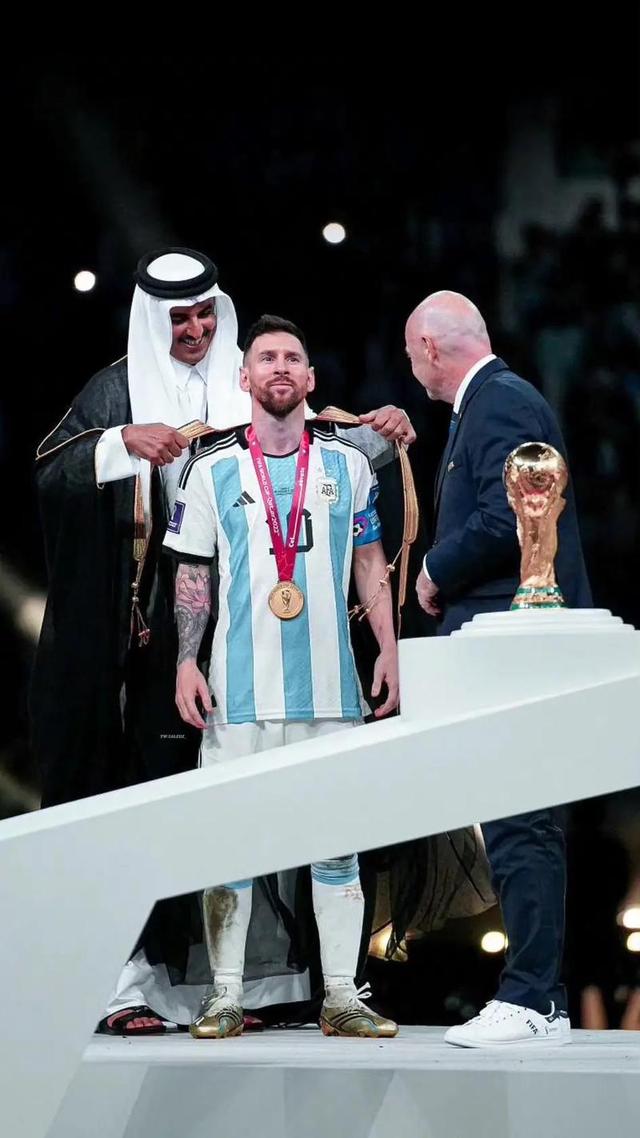 梅西大放异彩,带领巴黎杀入决赛 梅西大放异彩,带领巴黎杀入决赛