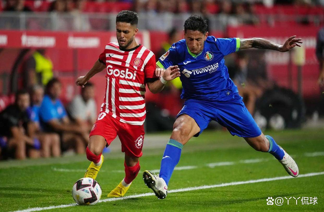 赫塔菲队在最新一场比赛中展现出色的配合 赫塔菲队在最新一场比赛中展现出色的配合