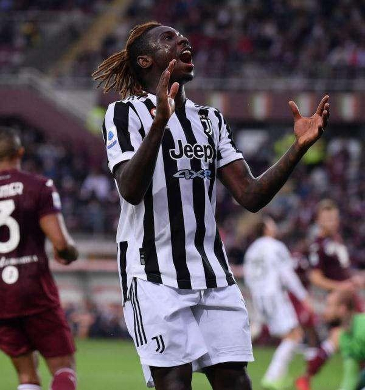 尤文图斯核心因伤离场,球迷心痛的简单介绍 尤文图斯核心因伤离场,球迷心痛的简单介绍