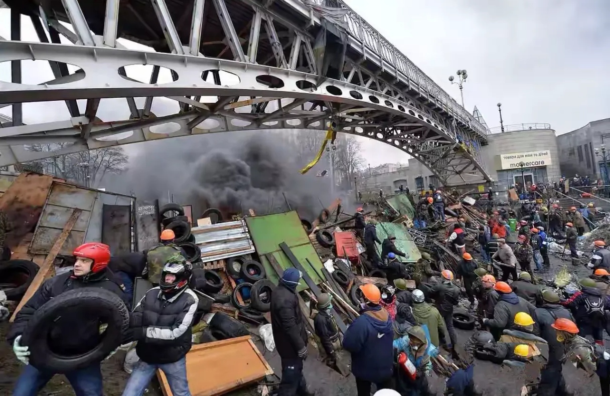 暴风骤雨般的攻防大战，场面令人难以琢磨的简单介绍