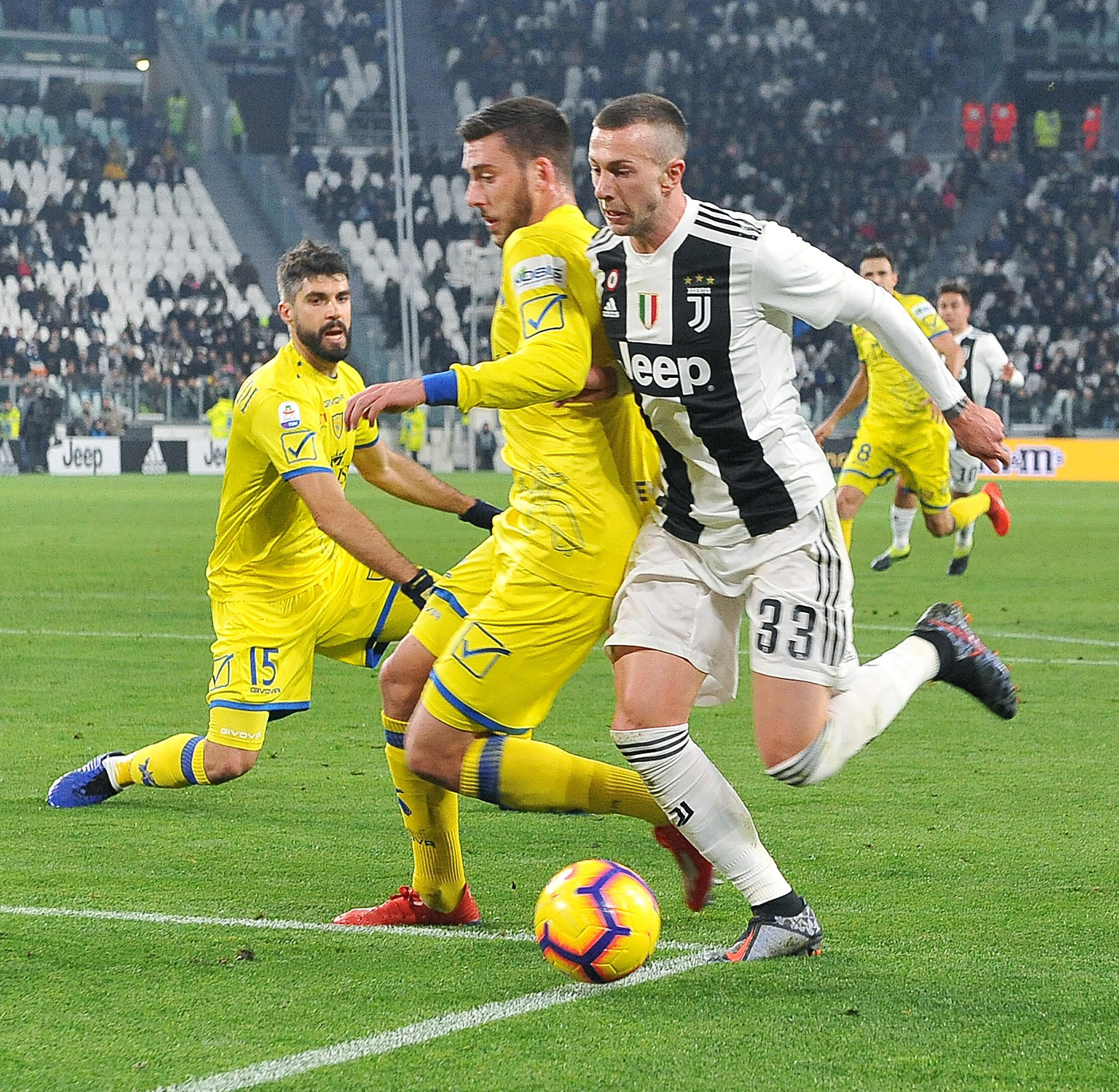 恩波利球员贝尔纳代斯基入选国家队 恩波利球员贝尔纳代斯基入选国家队