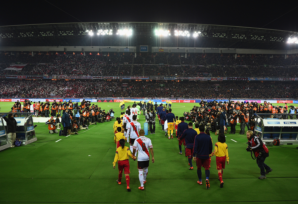 包含冠军球队夺冠庆功，球迷热情送祝福的词条