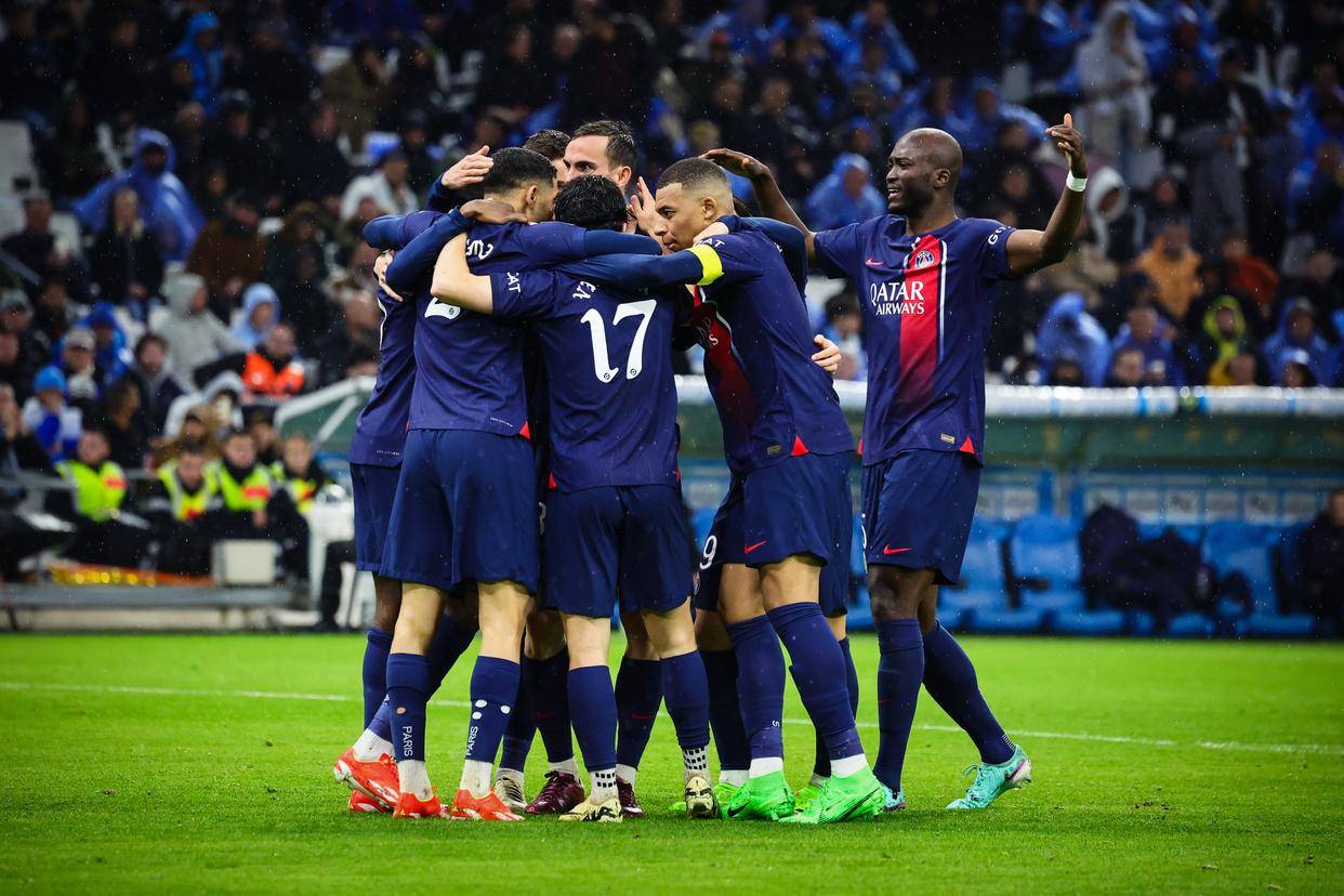 巴黎圣日耳曼豪取大胜,法甲联赛领跑 巴黎圣日耳曼豪取大胜,法甲联赛领跑