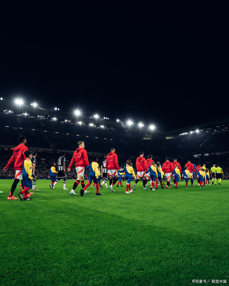 纷繁复杂的足球赛场,谁将笑到最后 纷繁复杂的足球赛场,谁将笑到最后