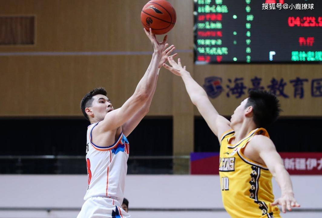 爱游戏官网-挑战赛场高潮迭起，胜负难料呈现多变局面的简单介绍