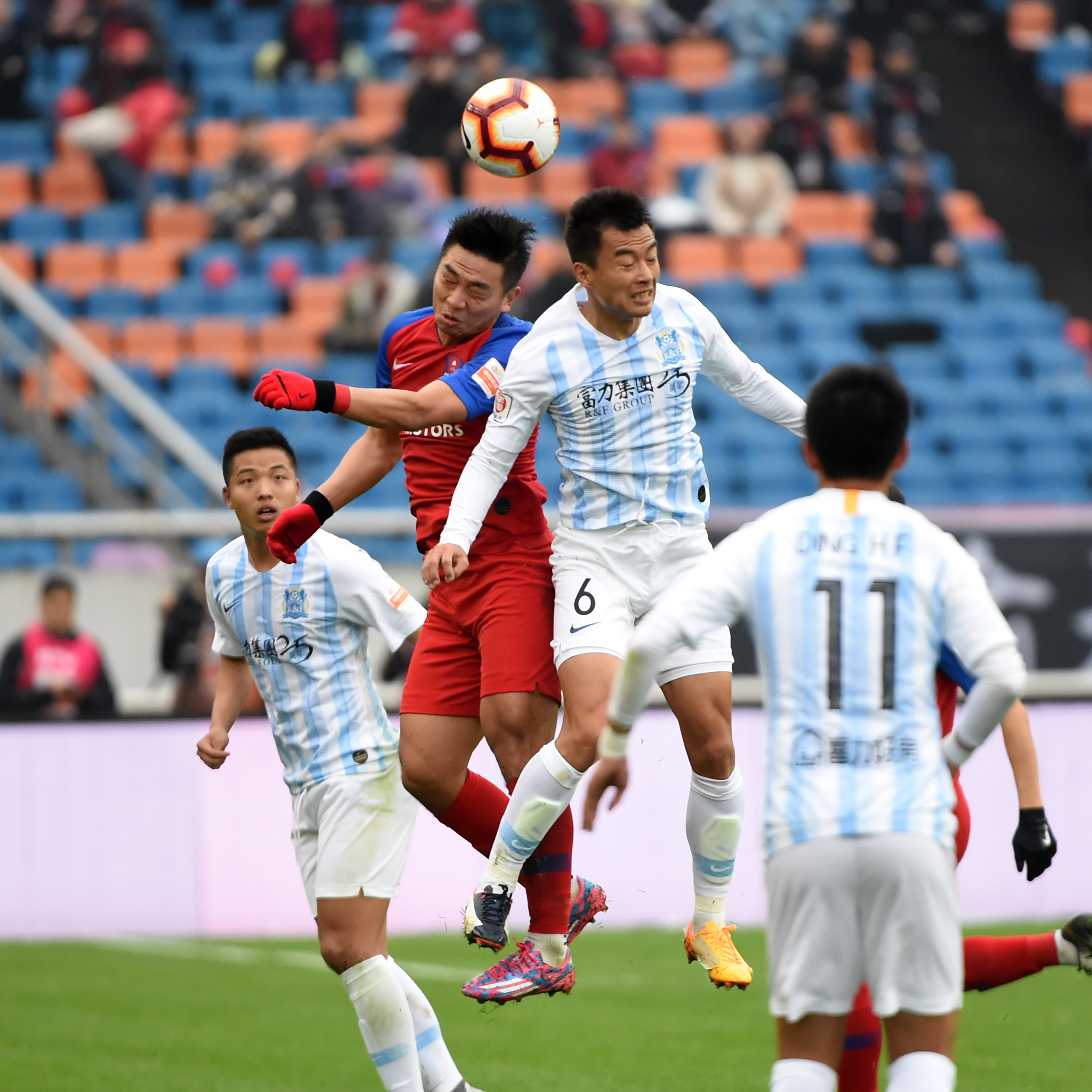 爱游戏官网-足球比赛：中超球队角逐惊人表现