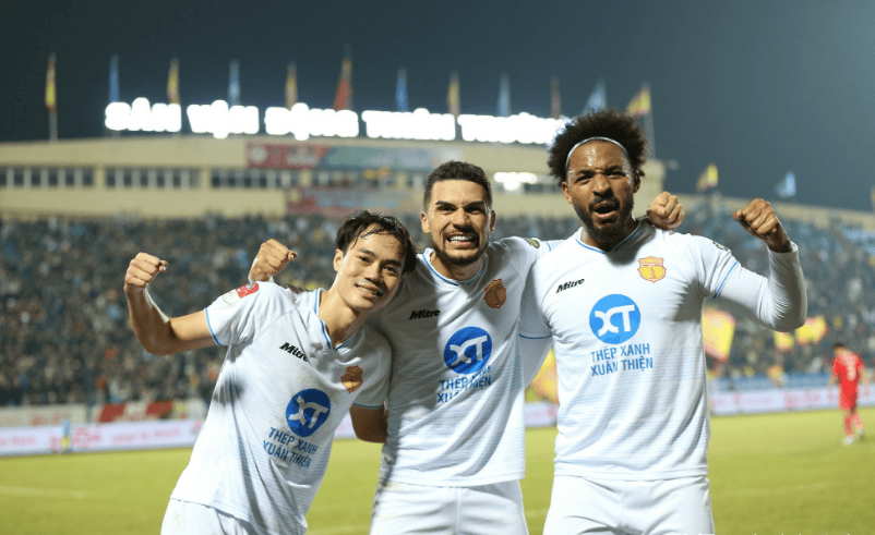 越南球队历史性进军强,掀起轰动!的简单介绍 越南球队历史性进军强,掀起轰动!的简单介绍