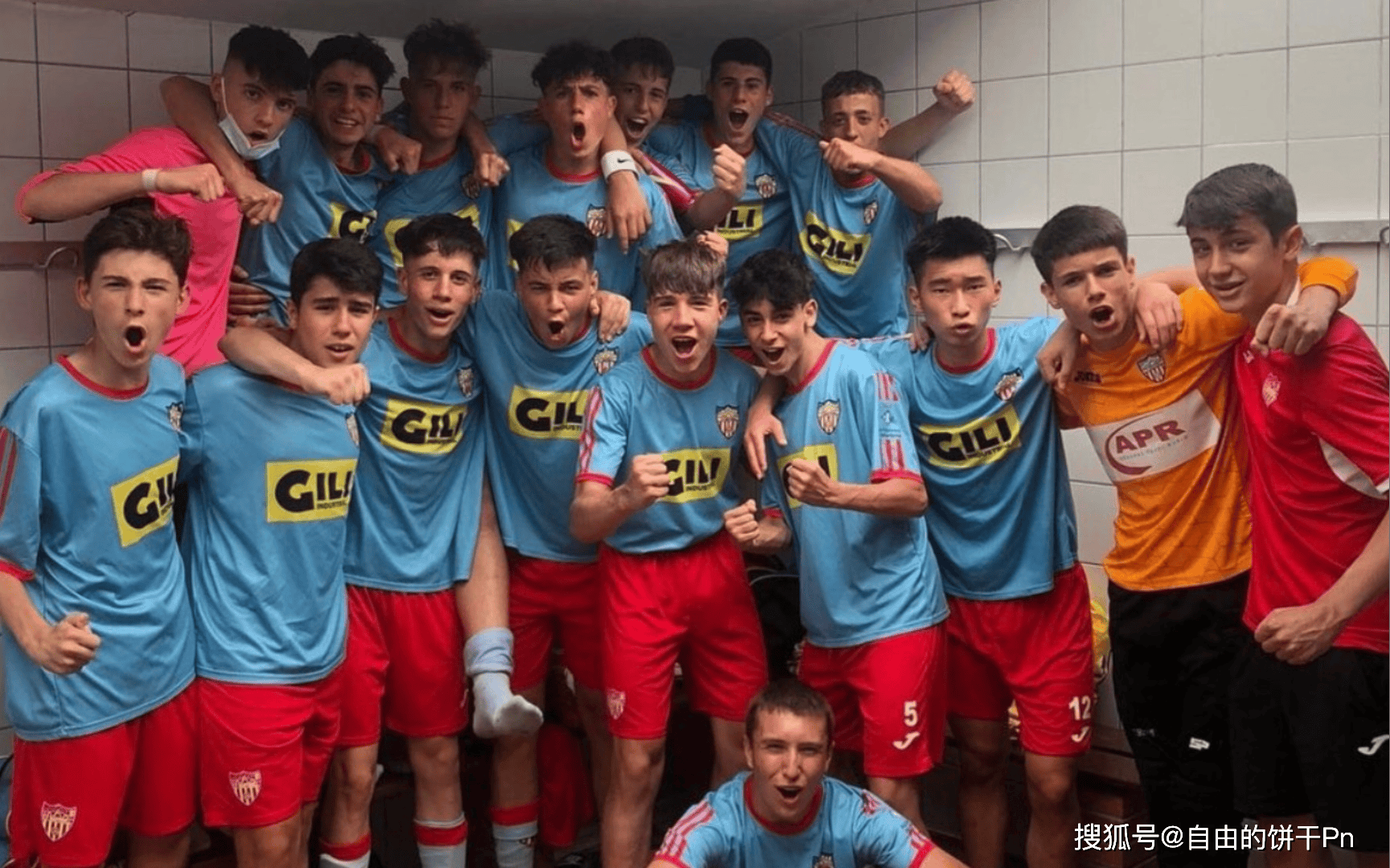 爱游戏官方入口-阿贾克斯狭胜晋级欧冠四强，青训小将表现出色的简单介绍