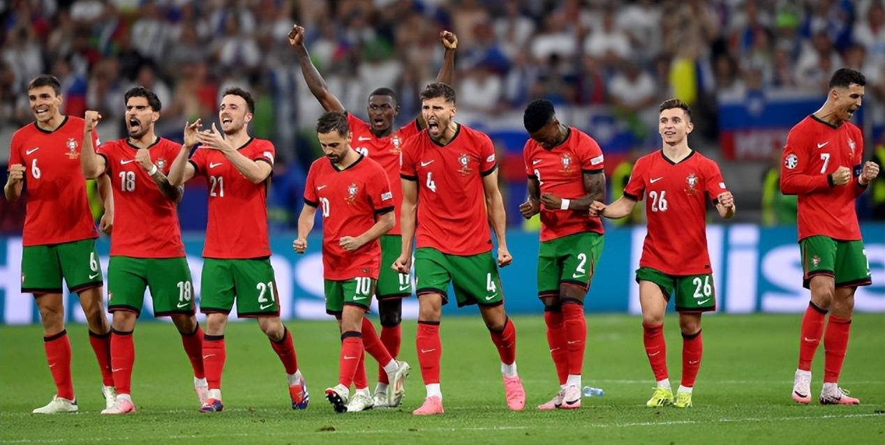 包含葡萄牙队主帅调整首发阵容,力求改写战绩的词条 包含葡萄牙队主帅调整首发阵容,力求改写战绩的词条