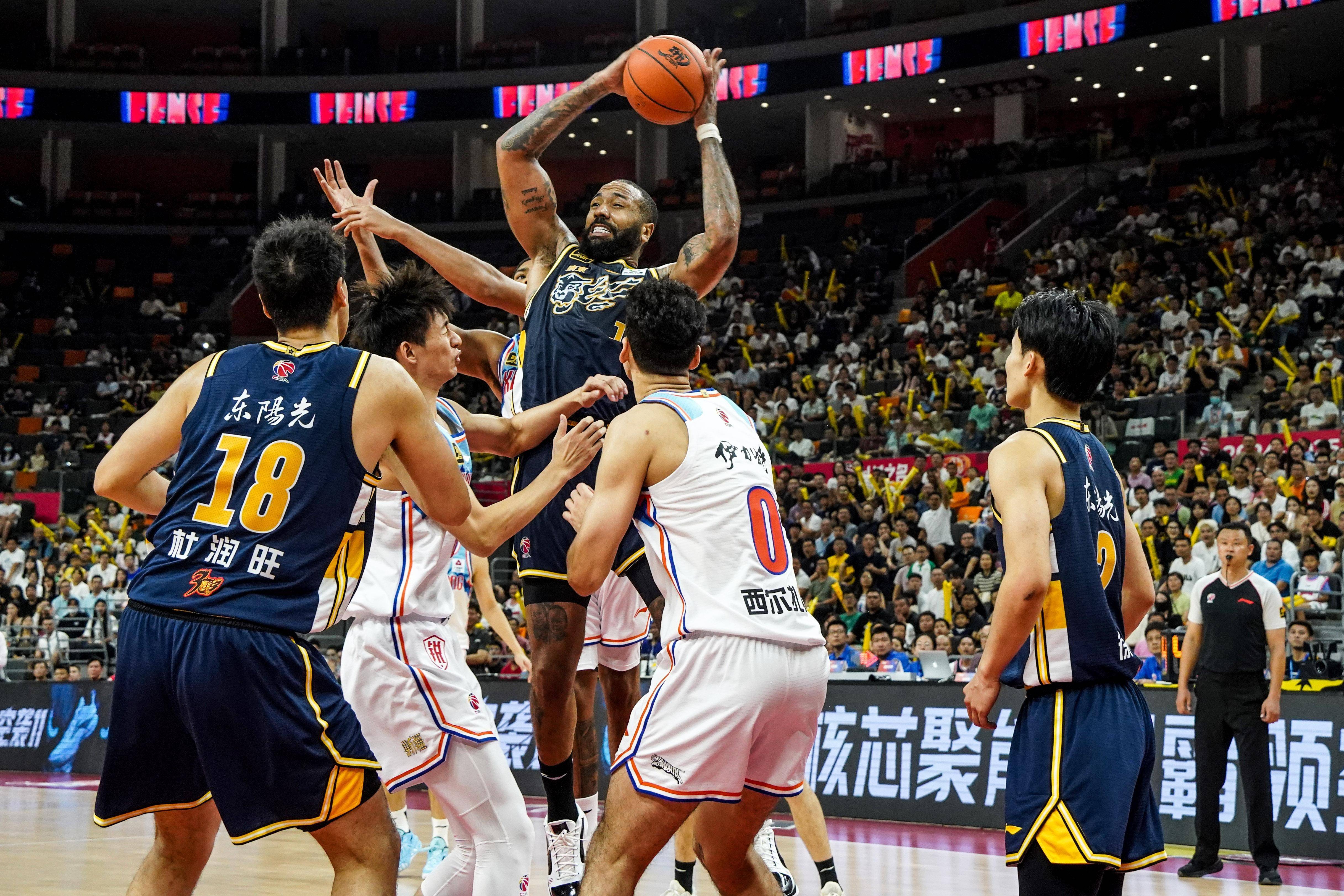 妙手回春！比利时球员助球队逆转实现连胜