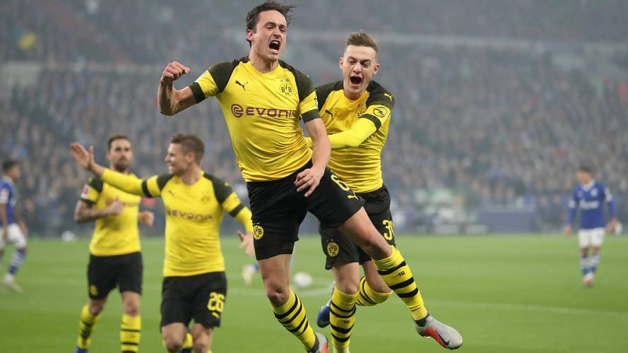 拜仁慕尼黑胜多特蒙德，莱万多夫斯基梅开二度