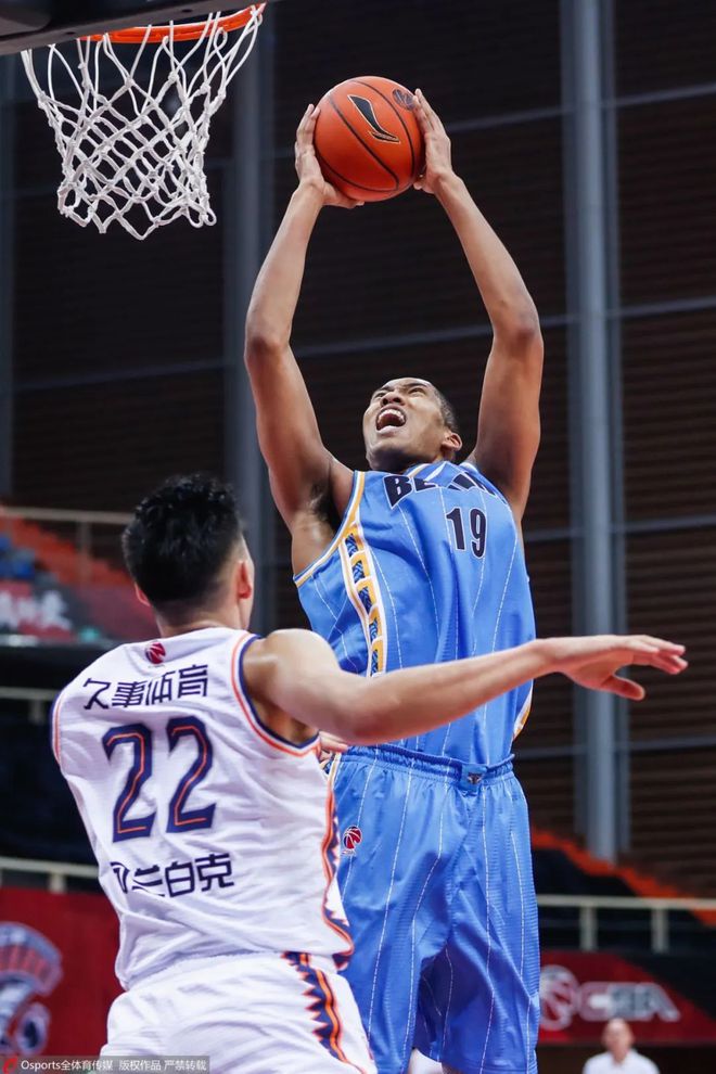 山东球队实现绝地反击，逆转胜利