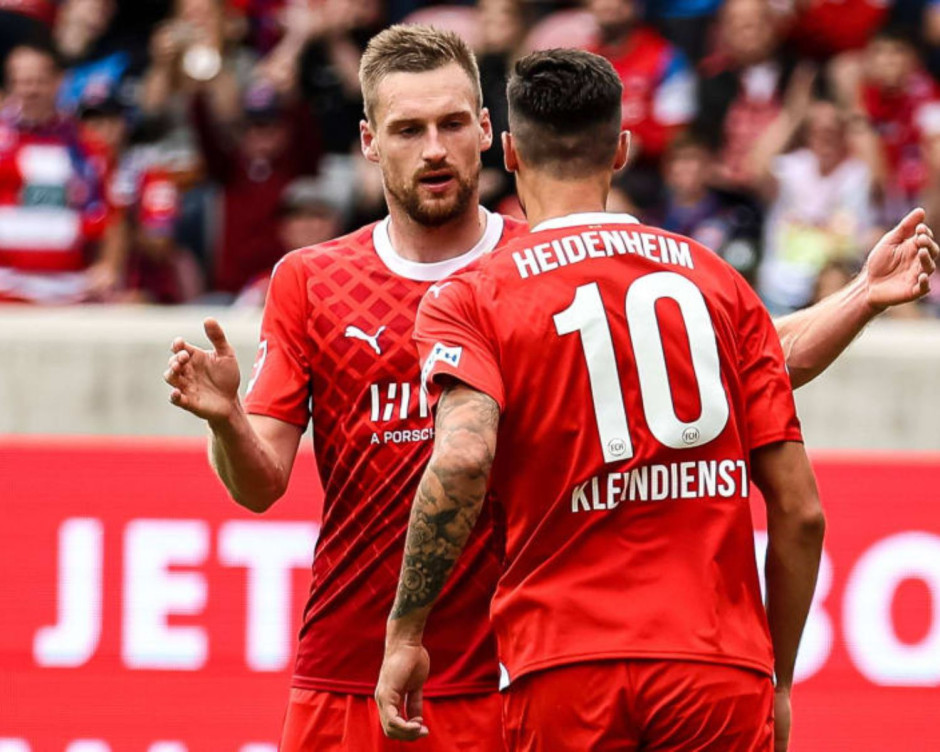 阿尔克马尔客场逆袭罗马跻身欧联八强的简单介绍