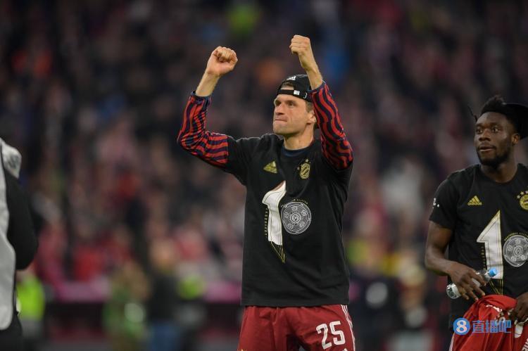 拜仁慕尼黑逆转阿贾克斯，莱万梅开二度