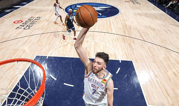 雷霆大胜,年轻球员崭露头角表现出色 雷霆大胜,年轻球员崭露头角表现出色