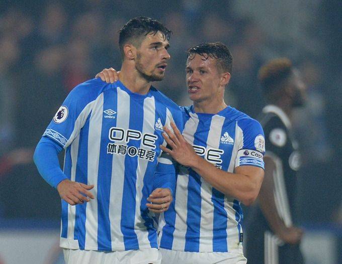 哈德斯菲尔德客场输给水晶宫，保级形势日益严峻的简单介绍