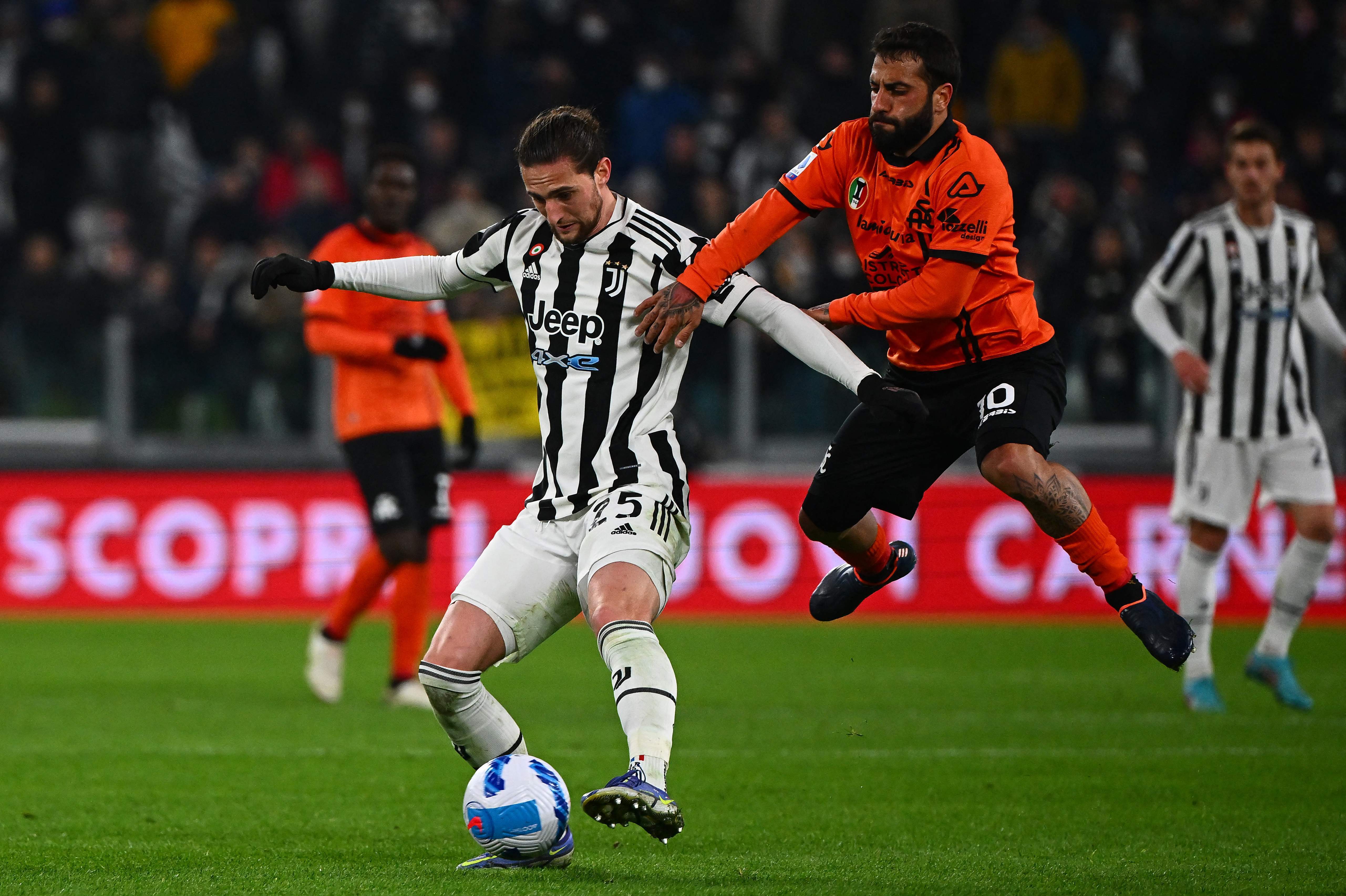 罗马队在客场挑战佛罗伦萨,险胜对手 罗马队在客场挑战佛罗伦萨,险胜对手