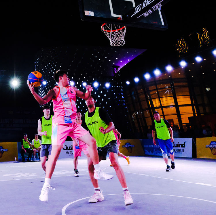 红遍网络的篮球赛场绝佳瞬间!的简单介绍 红遍网络的篮球赛场绝佳瞬间!的简单介绍