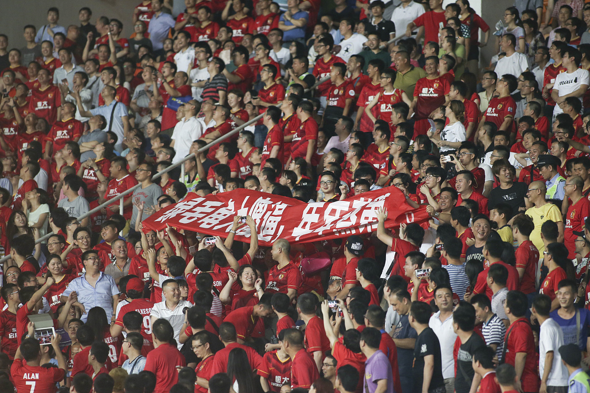 爱游戏大厅-紧张时刻！球队们为了胜利全力拼搏