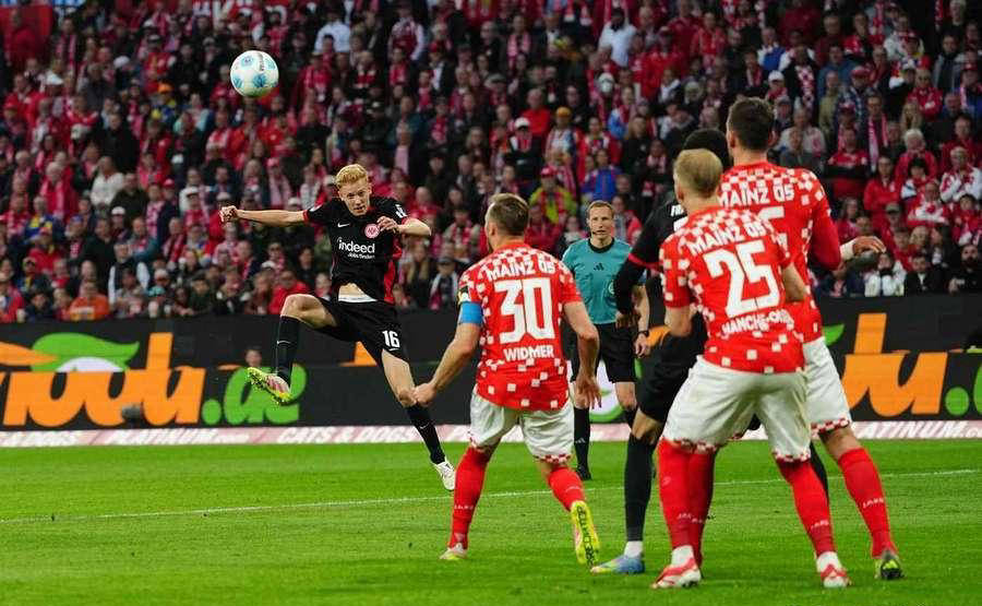 爱游戏-包含美因茨客场失利，德甲保级前景堪忧的词条