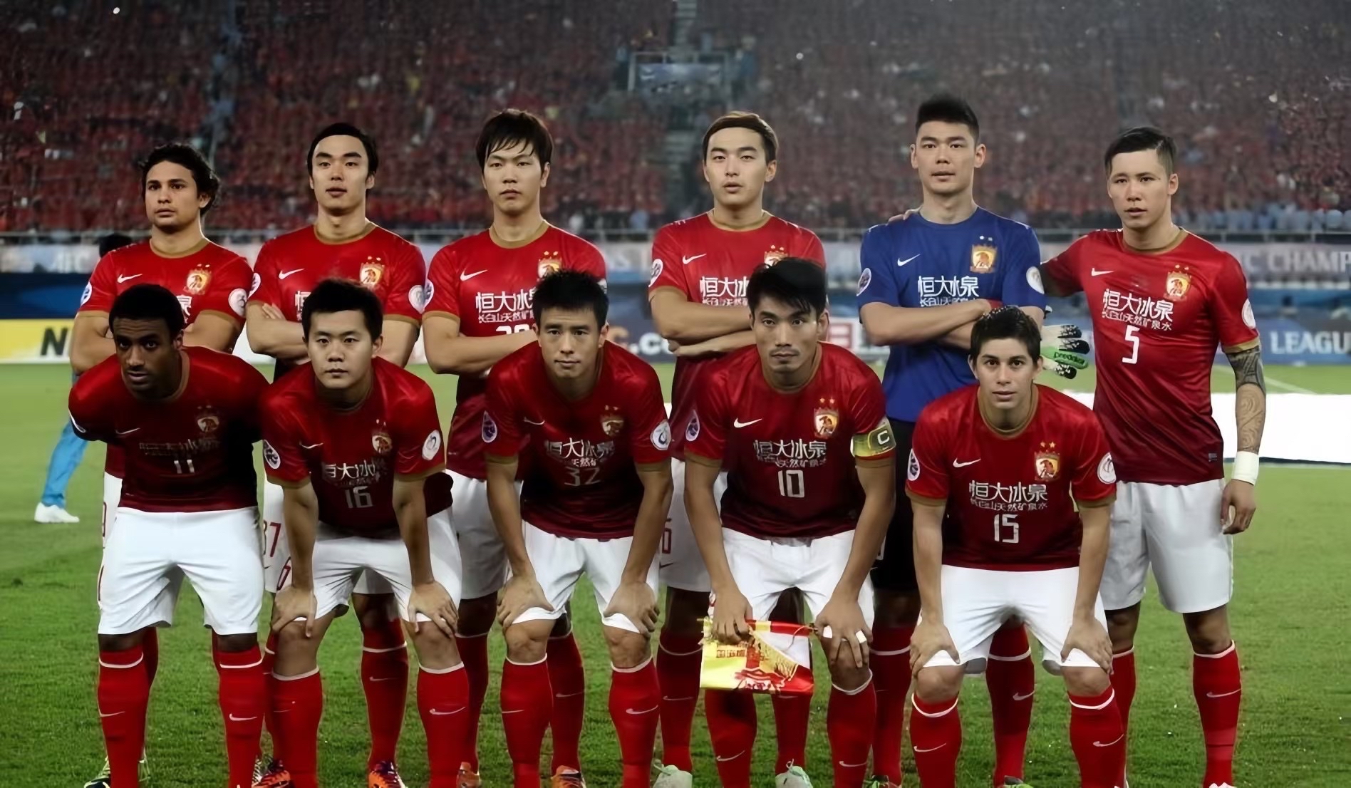 爱游戏tv-广州恒大获胜跃居中超榜首，上海上港遭遇连败的简单介绍