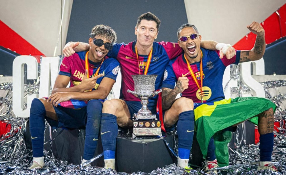 西甲强强碰撞:巴塞罗那对阵皇家马德里引爆球迷热情 西甲强强碰撞:巴塞罗那对阵皇家马德里引爆球迷热情