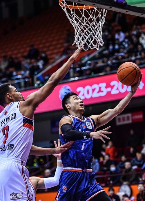 广东男篮面对海南,实现逆转获胜 广东男篮面对海南,实现逆转获胜