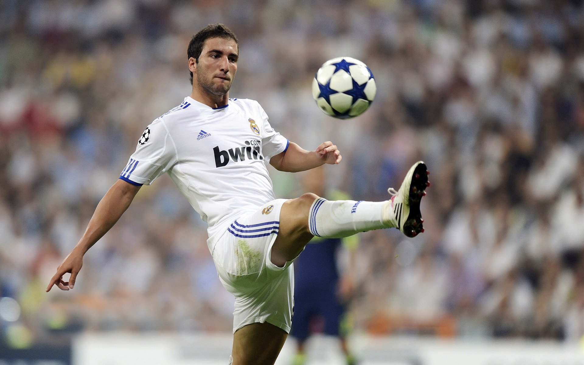 贝林厄姆独舞沙漠，攻防两端统治沙特与比利亚雷亚尔之战